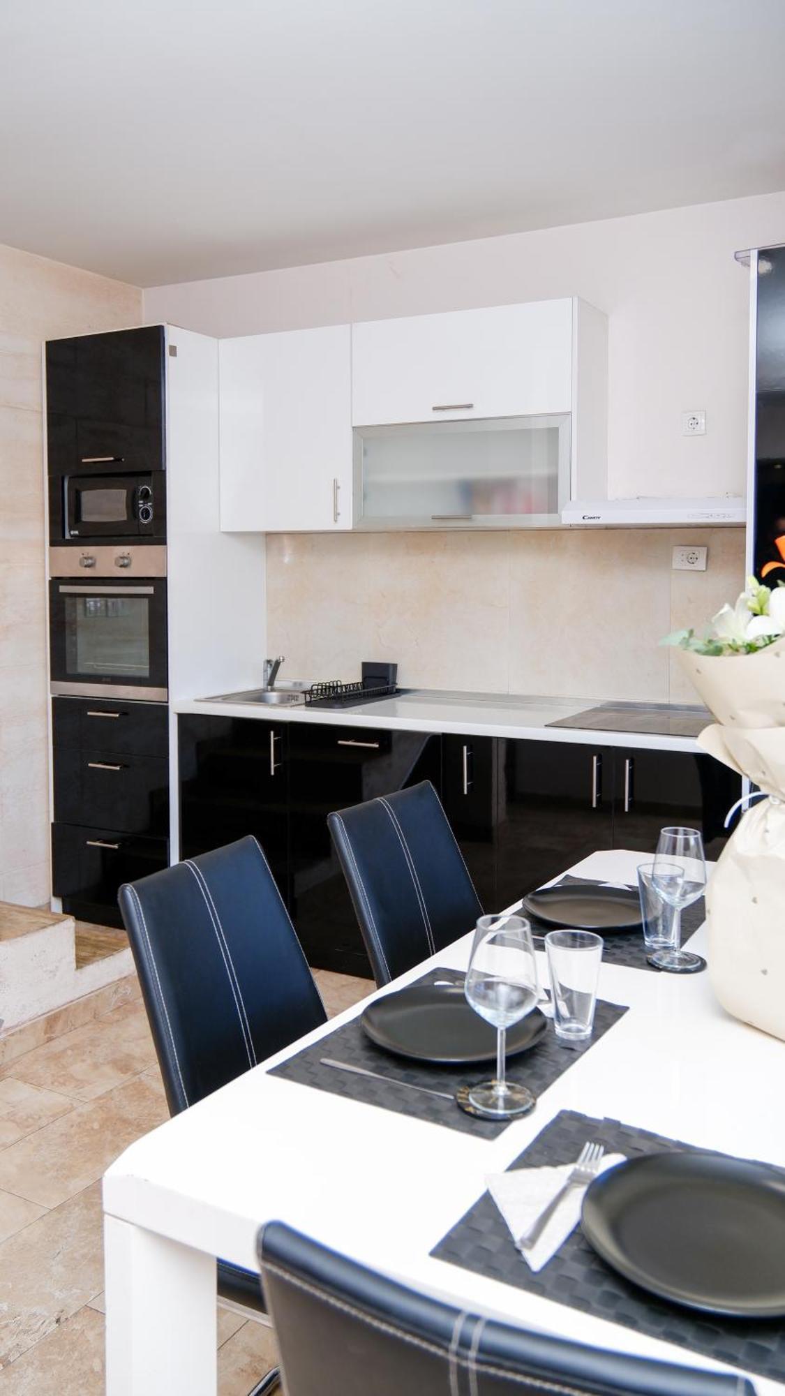 Place To Be - Modern Jacuzzi House In Vozdovac *