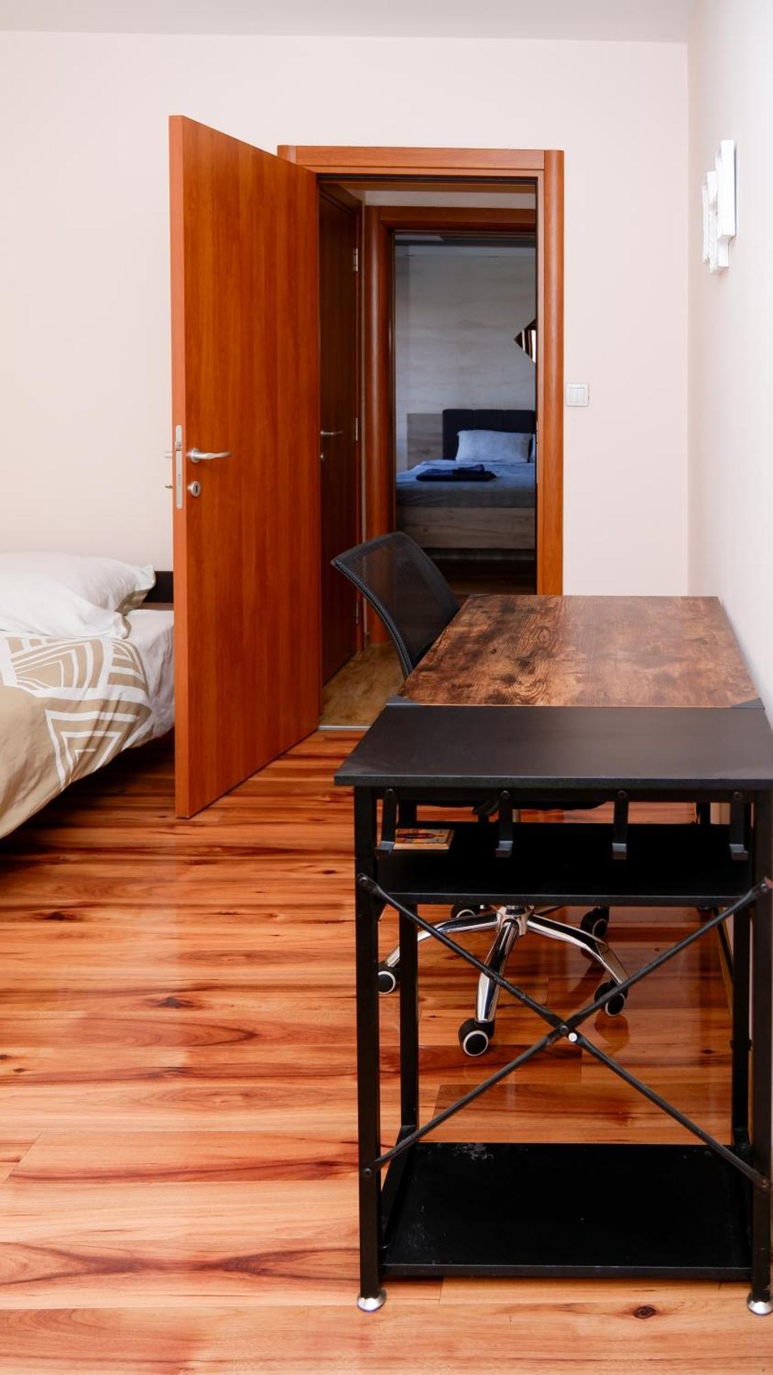 Place To Be - Modern Jacuzzi House In Vozdovac